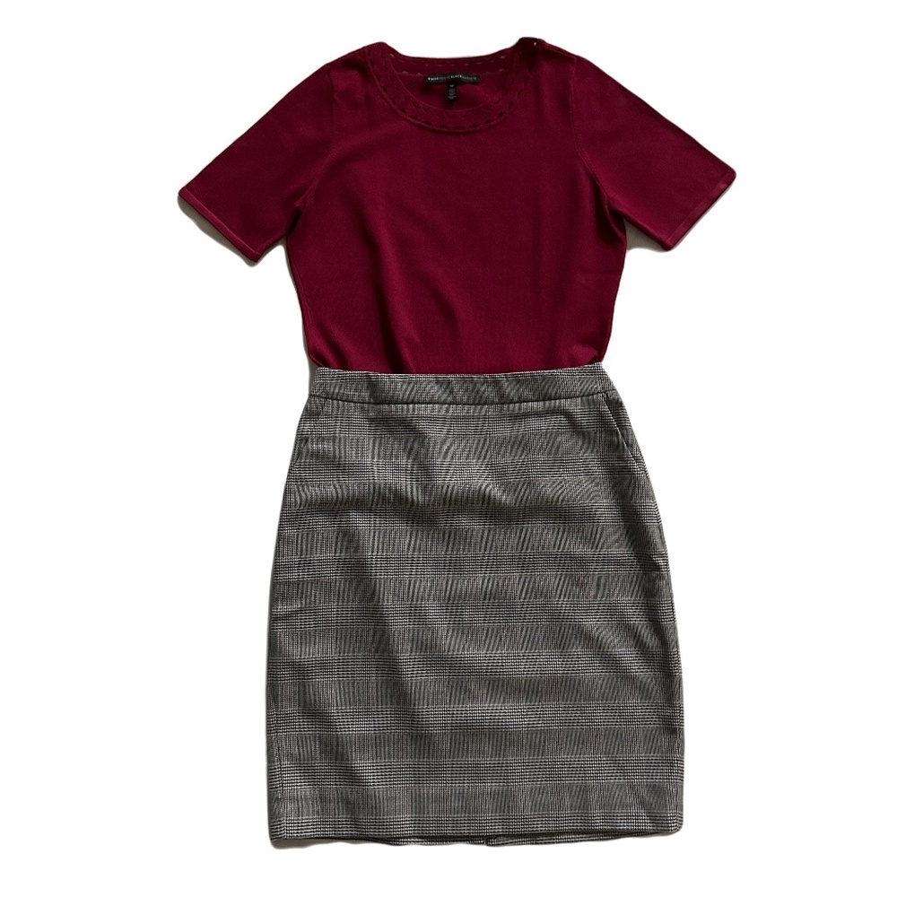 (1) White House Black Market Sweater Blouse, Size SP, Maroon/Burgundy Color